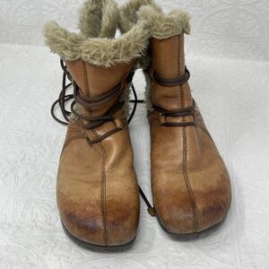 Earth fur lined lace up boots Sz 8